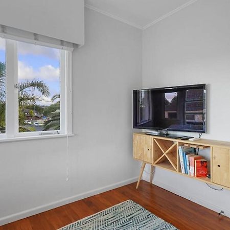 Amazing Home By Beach - Fully Aircon-Ed - Wifi Auckland Exteriör bild