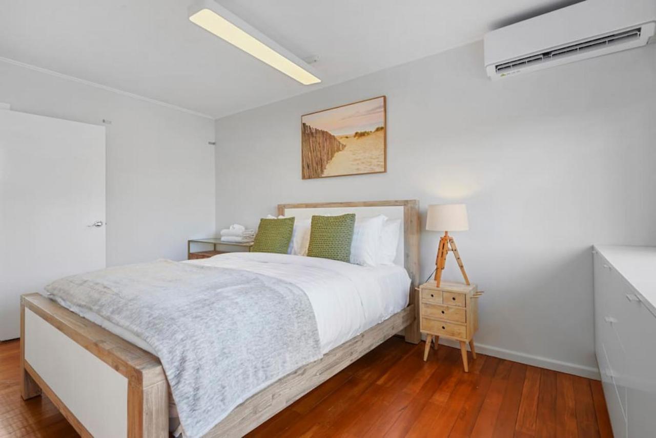 Amazing Home By Beach - Fully Aircon-Ed - Wifi Auckland Exteriör bild