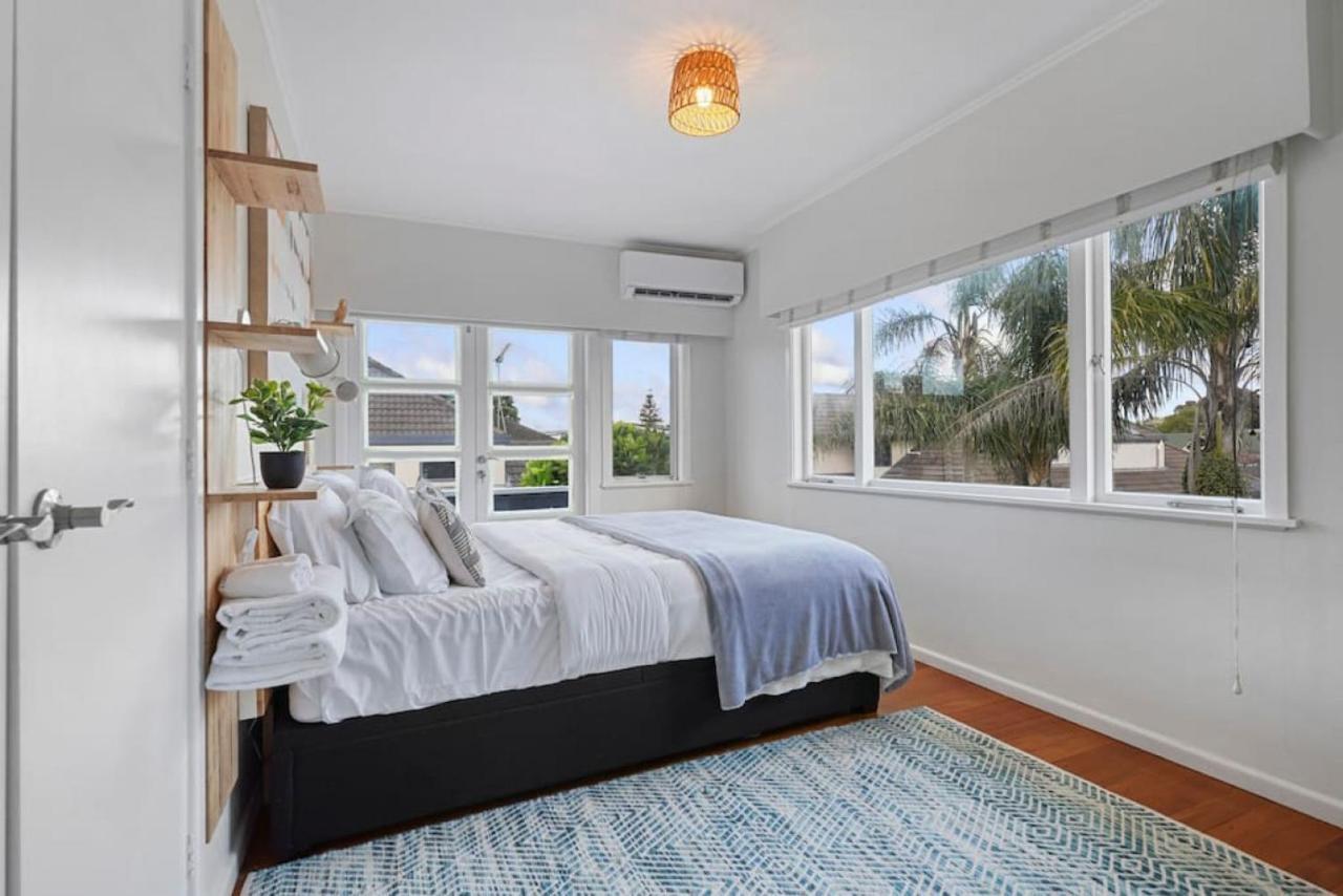 Amazing Home By Beach - Fully Aircon-Ed - Wifi Auckland Exteriör bild