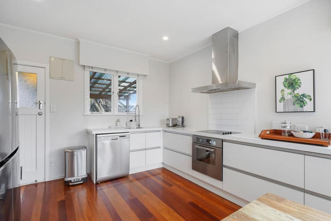 Amazing Home By Beach - Fully Aircon-Ed - Wifi Auckland Exteriör bild