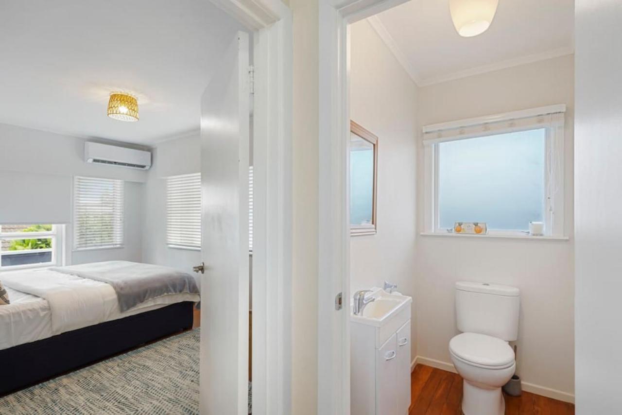 Amazing Home By Beach - Fully Aircon-Ed - Wifi Auckland Exteriör bild