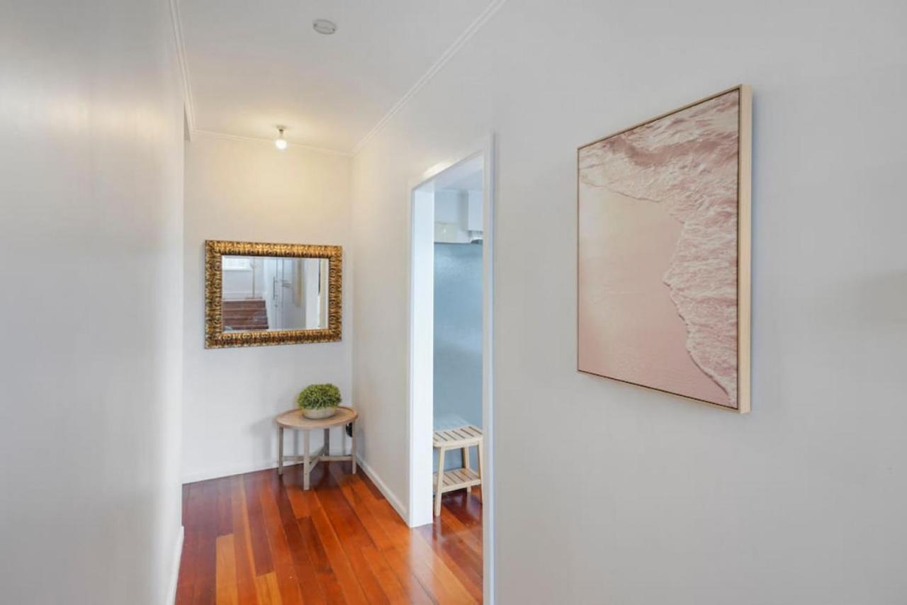 Amazing Home By Beach - Fully Aircon-Ed - Wifi Auckland Exteriör bild