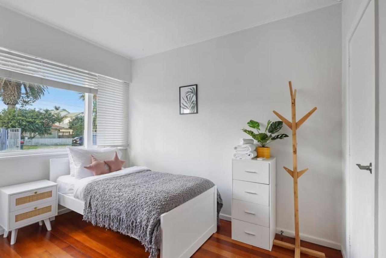 Amazing Home By Beach - Fully Aircon-Ed - Wifi Auckland Exteriör bild