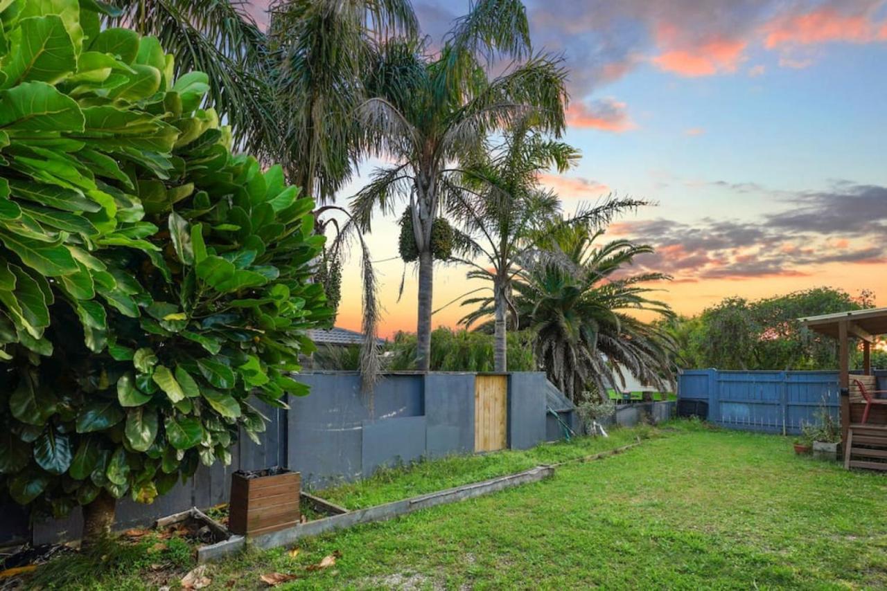 Amazing Home By Beach - Fully Aircon-Ed - Wifi Auckland Exteriör bild