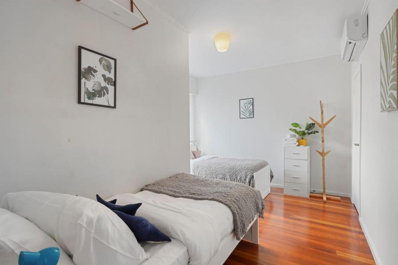 Amazing Home By Beach - Fully Aircon-Ed - Wifi Auckland Exteriör bild